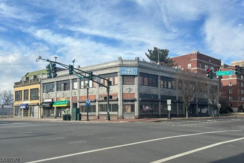 622 Central Ave - Photo 1
