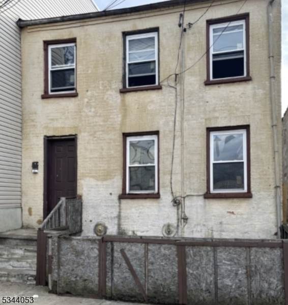 85 Tichenor St - Photo 1
