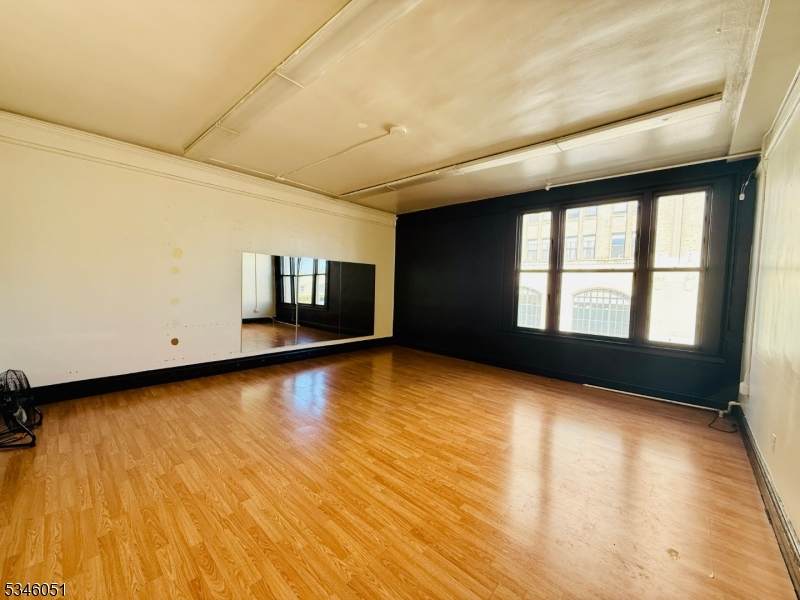 330 Glenwood Ave - Photo 1