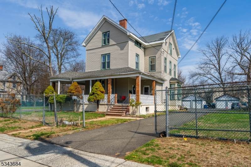 32 Norwood Ave - Photo 1
