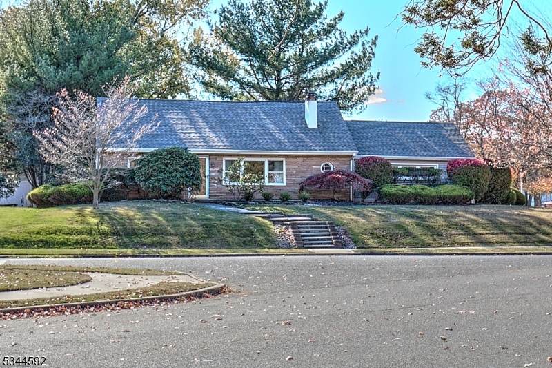415 Parkview Ave - Photo 1