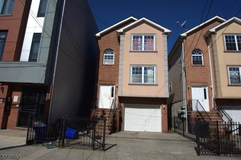 403 S 6Th St - Photo 1