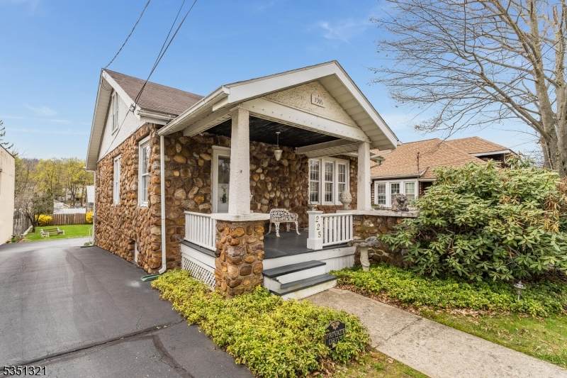225 W Washington Ave - Photo 1