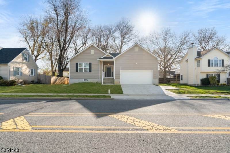 46 Roseberry St - Photo 1