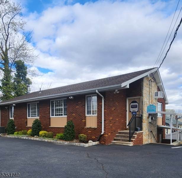 858 Joralemon St - Photo 1