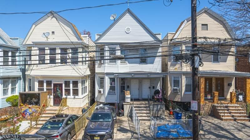 20 Roosevelt Ave - Photo 1