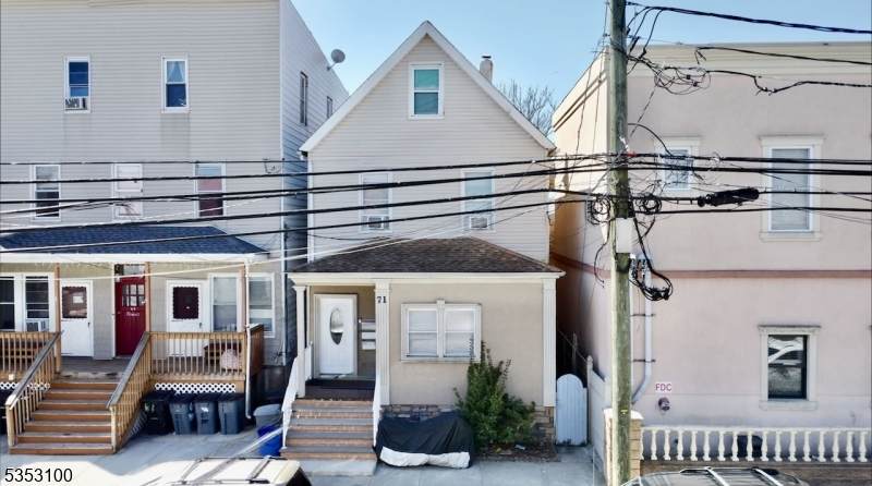 71 Honiss St - Photo 1