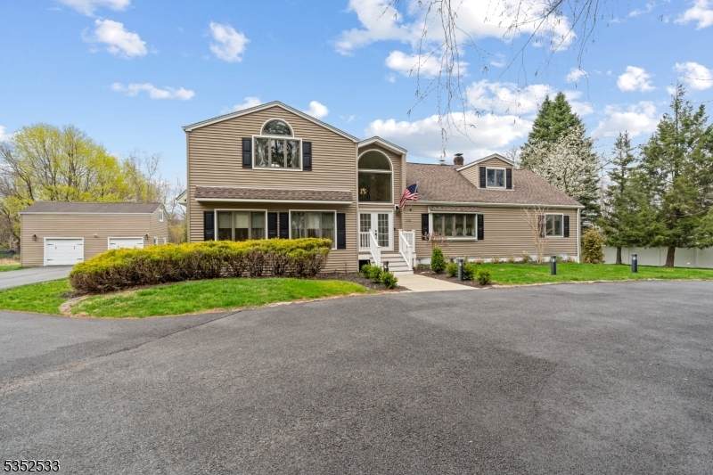 136 S Hillside Ave - Photo 1