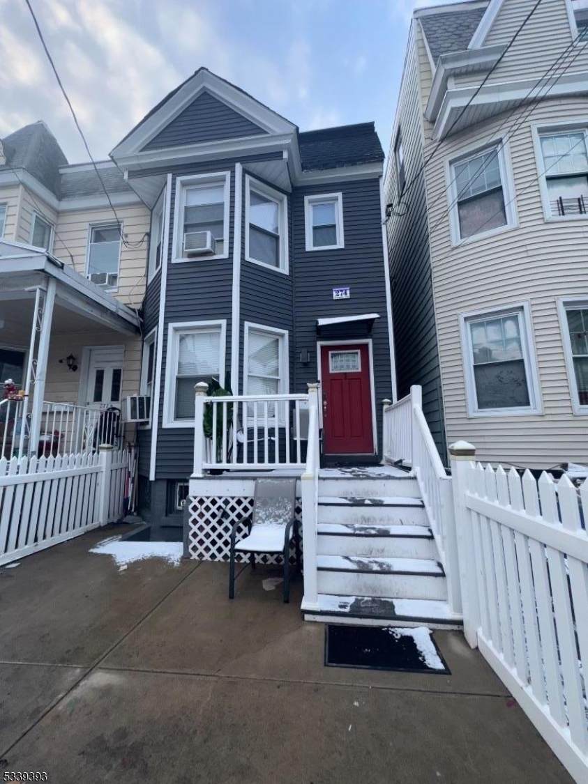 274 Summer Ave - Photo 1