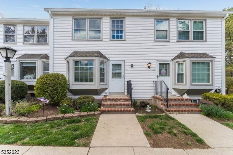 127 Franklin Ct - Photo 1