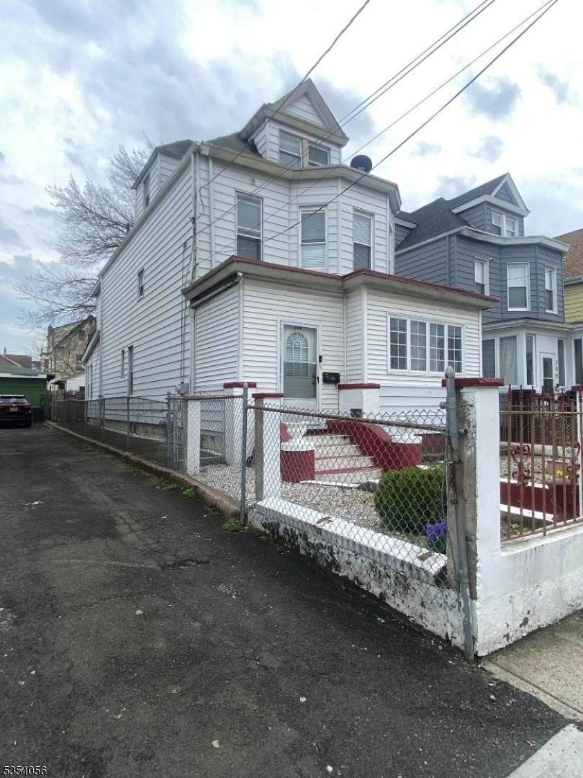 151 Van Buren St - Photo 1
