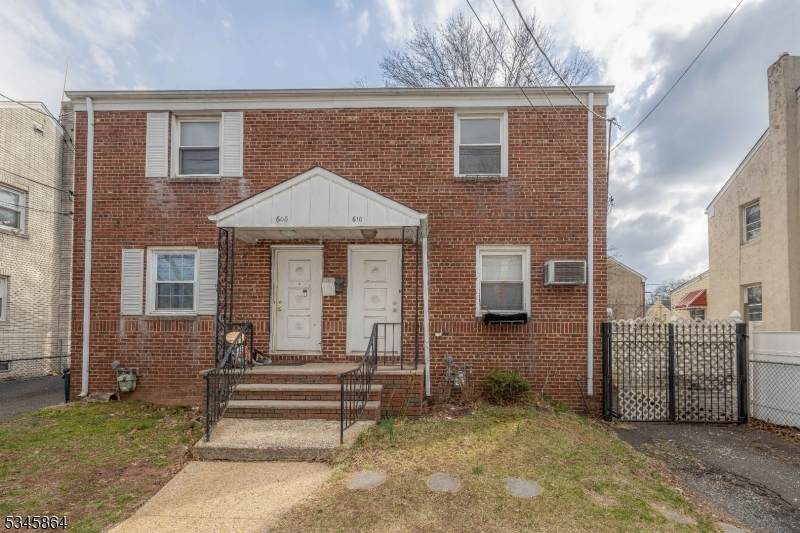 610 Summer St - Photo 1