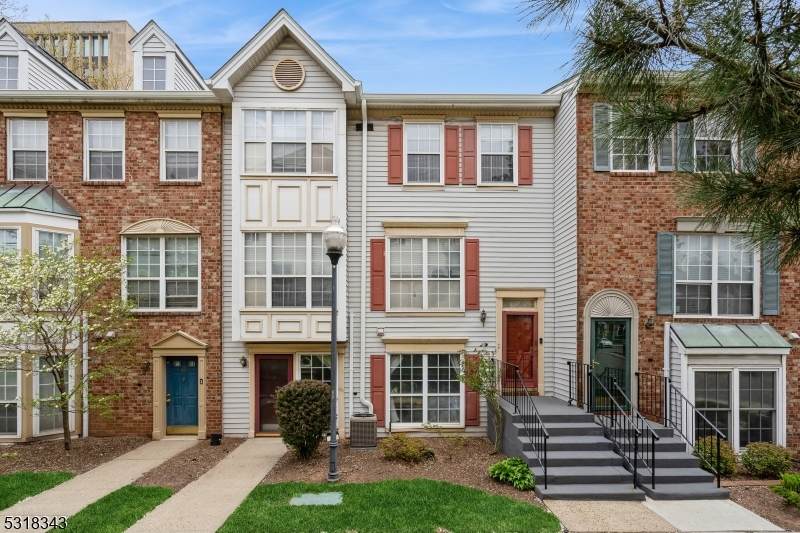 43 Howard Ct - Photo 1