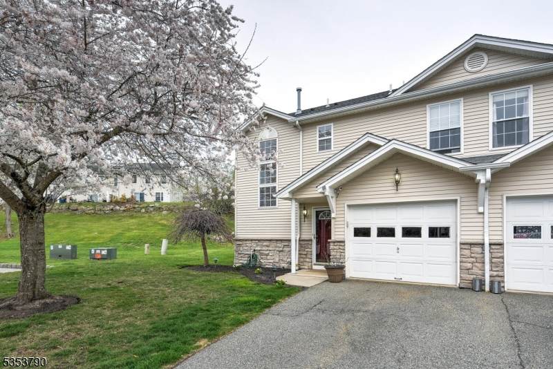 12 Peachtree Ln - Photo 1