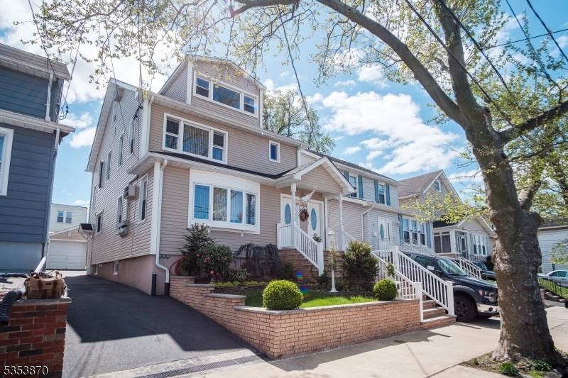 16 Hillside Ave - Photo 1
