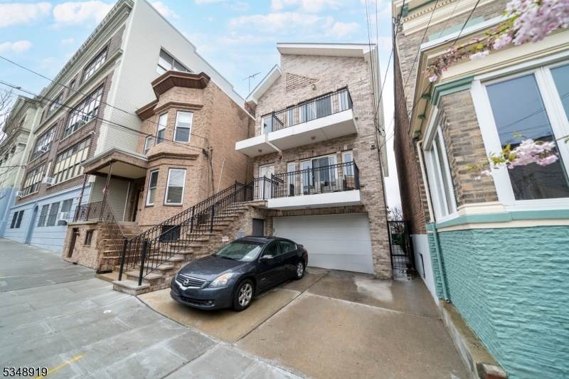 308 18th St - Photo 1