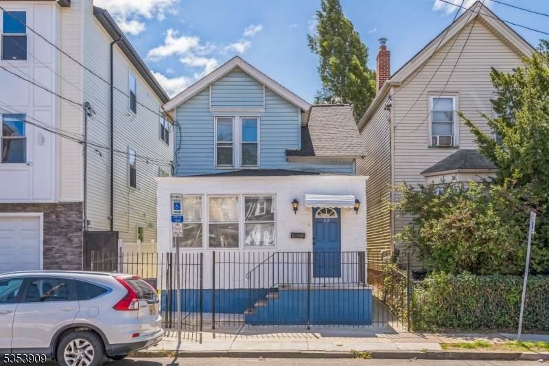 22 Hinsdale Pl - Photo 1