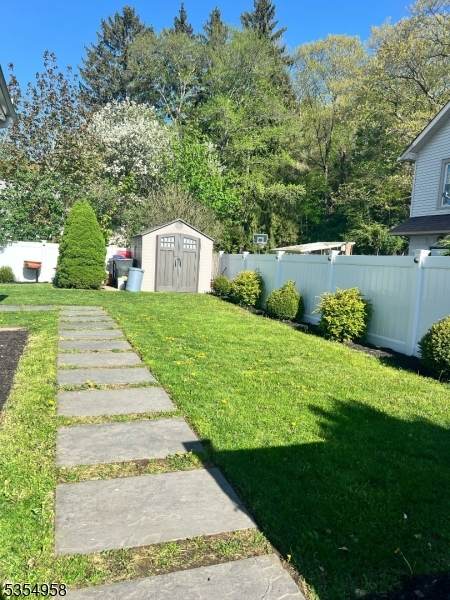 393 Ringwood Ave - Photo 1