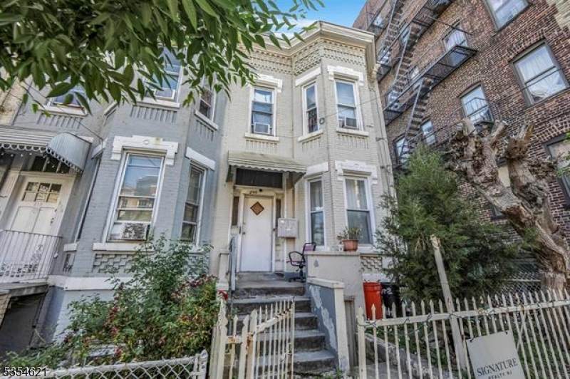 215 44Th St - Photo 1