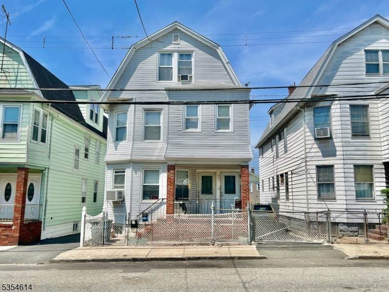 61 Maple St - Photo 1