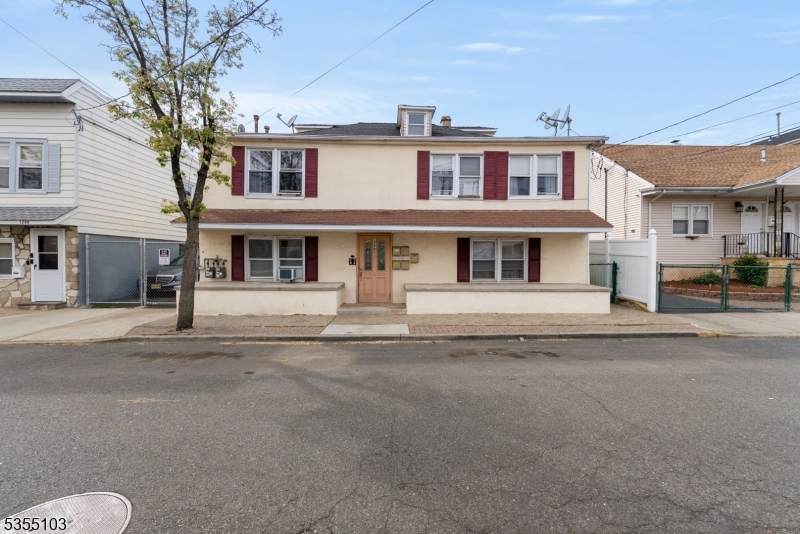 1290 Baker St - Photo 1
