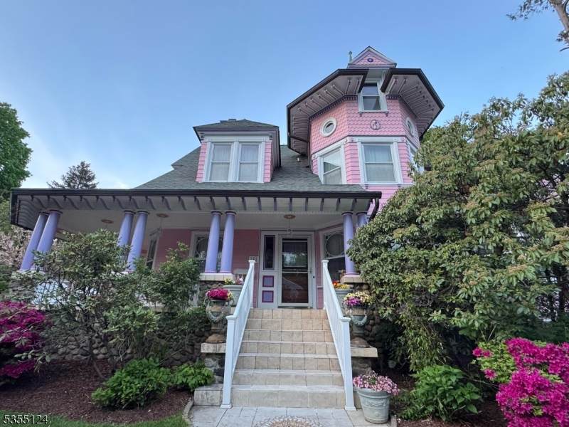 142 Brookfield Ave - Photo 1