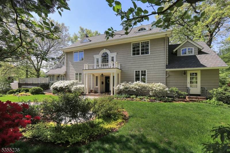 1021 Lawrence Ave - Photo 1