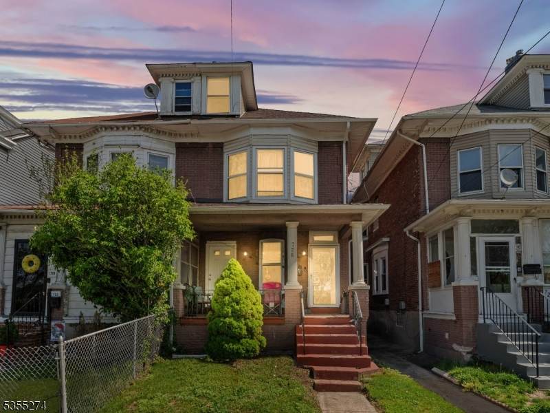 726 Riverside Ave - Photo 1