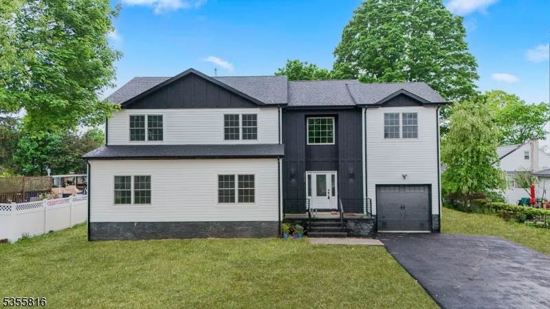 2810 Beatty St - Photo 1