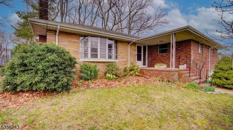 33 Eugene Blvd - Photo 1