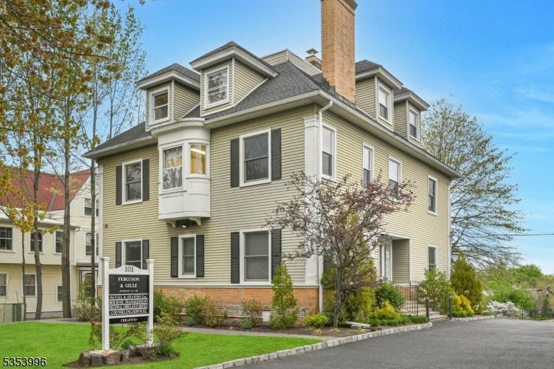 101 Park St - Photo 1