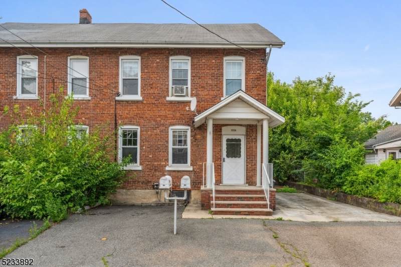 155 Ford St - Photo 1
