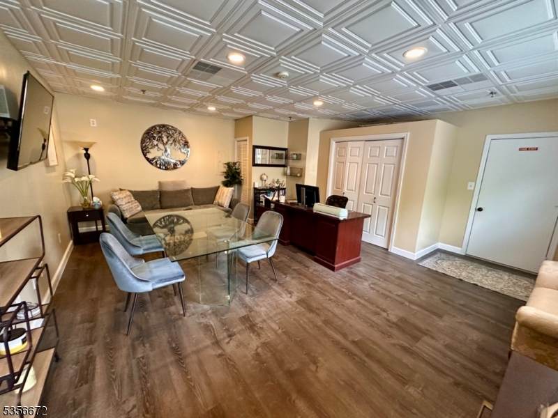 336 Bloomfield Ave - Photo 1