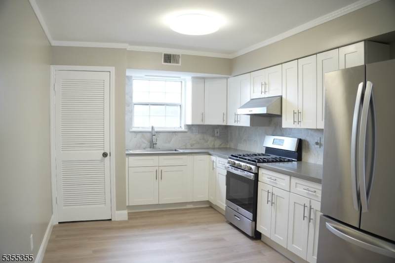 786 Summer Ave - Photo 1