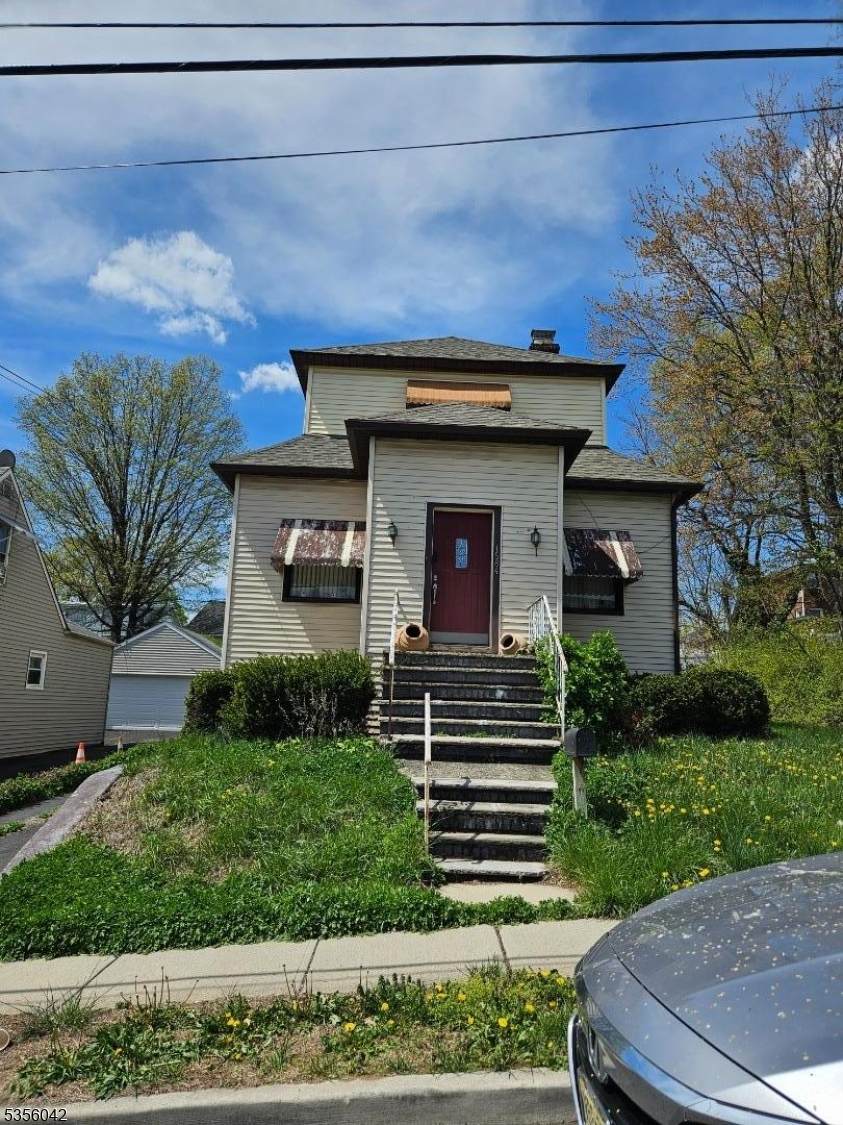 1584 Andrew St - Photo 1