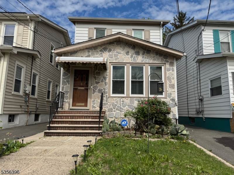 77 Coolidge St - Photo 1