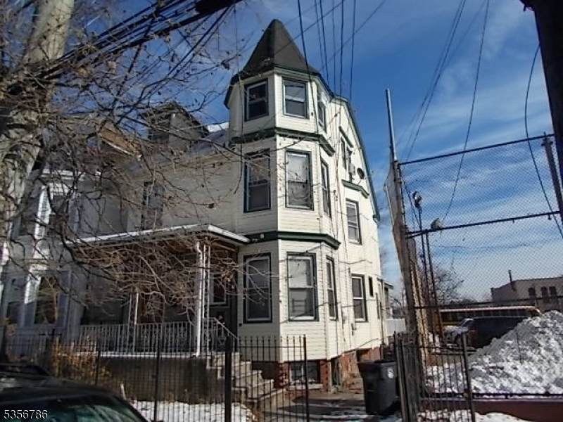 129 Wakeman Ave - Photo 1
