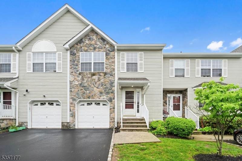 16 Ashley Ct - Photo 1