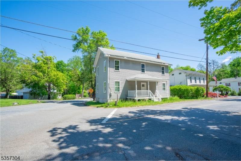 571 Main St - Photo 1
