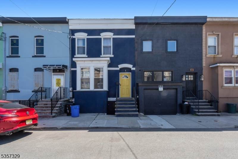190 Astor St - Photo 1