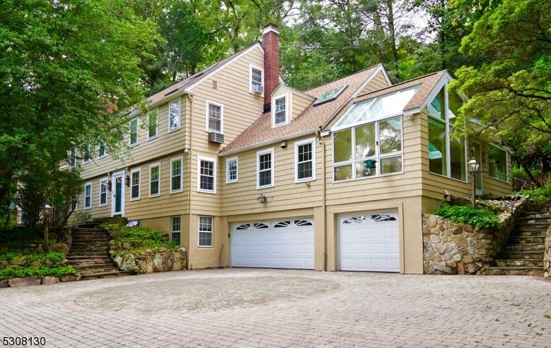 18 Lake Shore Dr - Photo 1