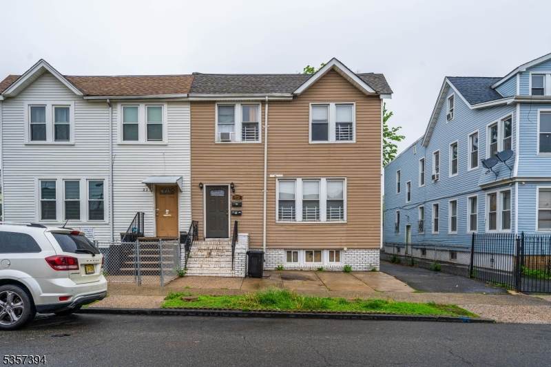 227 Hollywood Ave - Photo 1