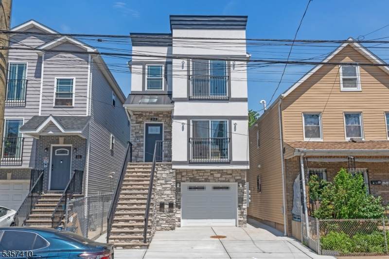 213 Pine St - Photo 1