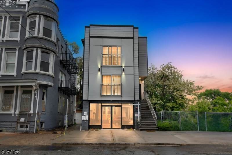 420 18Th Ave - Photo 1