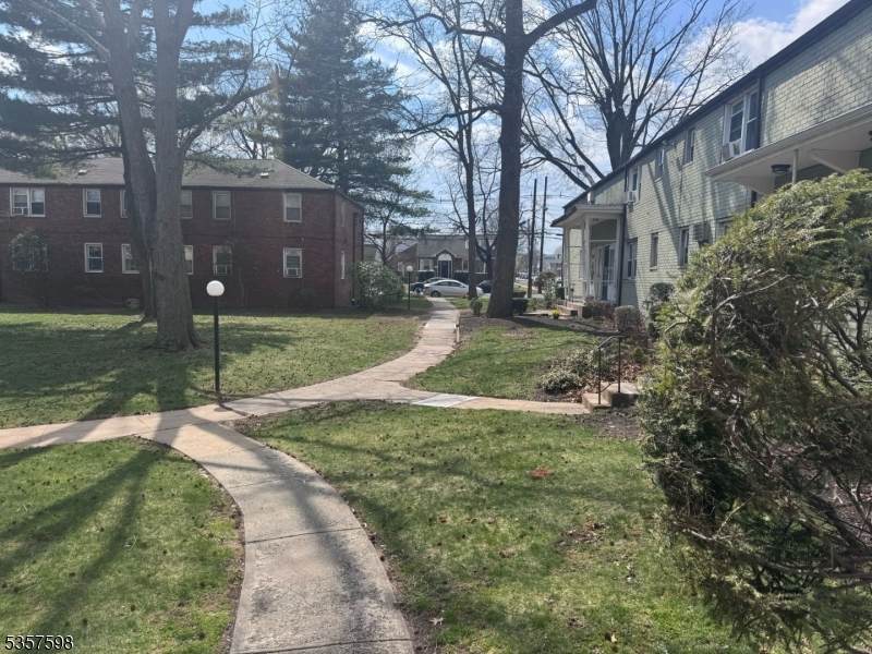 1605 Wood Ave - Photo 1