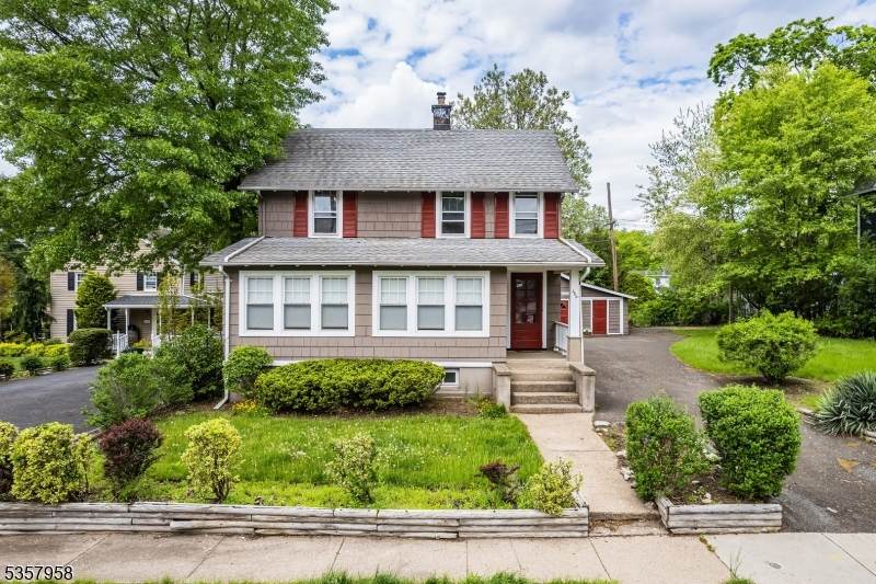 468 Van Buren St - Photo 1