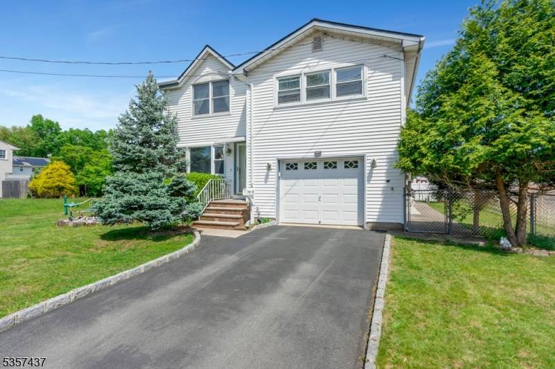 124 6Th St - Photo 1