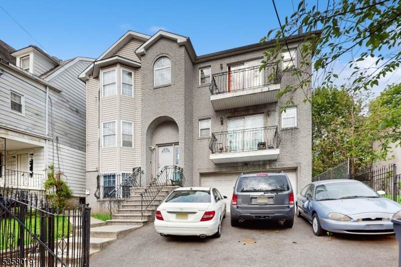 129 Seymour Ave - Photo 1