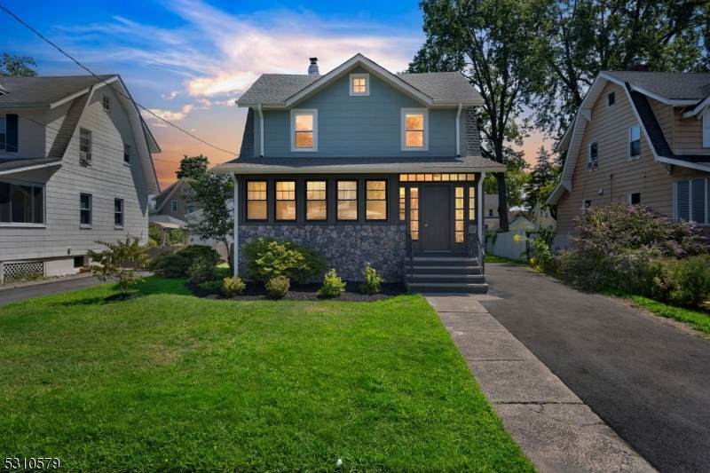 1293 Beaumont Ave - Photo 1