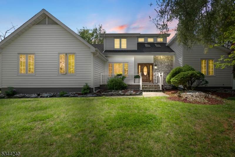 22 Cloverleaf Dr - Photo 1